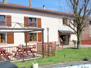 a house with a table and chairs in front of it at Guestroom Xivry-Circourt, 1 pièce, 2 personnes - FR-1-584-206 