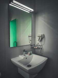 Koupelna v ubytování Hotel Elephant Park - NEW DEAL! Half Off Airport Pickups Available