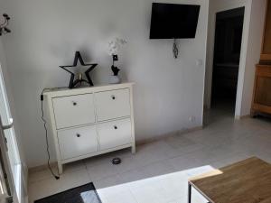 a white dresser with a star on top of it at Maison sur ile d'Oléron in Saint-Pierre-dʼOléron