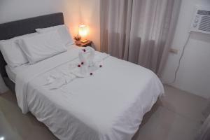 Postel nebo postele na pokoji v ubytování Whitehaus BnB