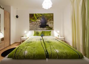Кровать или кровати в номере Vitosha Apartments