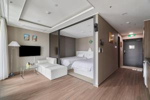 Ένα ή περισσότερα κρεβάτια σε δωμάτιο στο Family Hotel & Arbol +22 φωτογραφίες