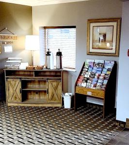 Kuchyň nebo kuchyňský kout v ubytování Americas Best Value Inn and Suites St. Cloud