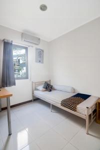 Ліжко або ліжка в номері SPOT ON 92661 Anartha Residence