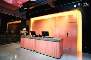 a lobby with a counter with two computers on it at STEG Kuala Lumpur in Kuala Lumpur