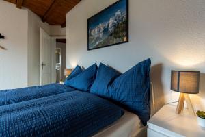 Postel nebo postele na pokoji v ubytování Jungfrau-View Apartment, terrace & free parking