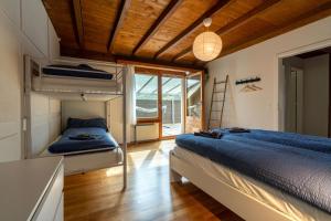 Postel nebo postele na pokoji v ubytování Jungfrau-View Apartment, terrace & free parking