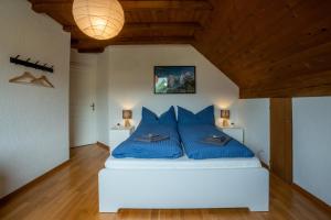 Postel nebo postele na pokoji v ubytování Jungfrau-View Apartment, terrace & free parking