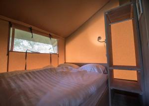 Glamping Renswoude客房内的一张或多张床位