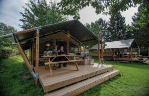Glamping Renswoude外面的花园