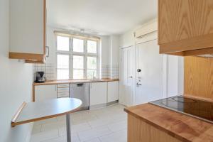Een keuken of kitchenette bij Charming flats in a relaxing area of CPH