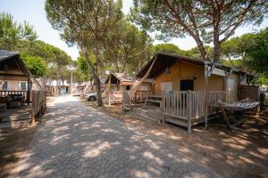 a group of cottages on a dirt road at Glamping Cavallino in Cavallino-Treporti