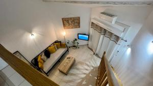 an overhead view of a living room with a couch at ADDIS 2 in Salon-de-Provence