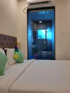 ONELLA REGENCY客房内的一张或多张床位