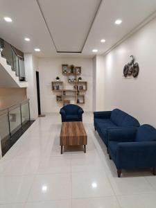 ONELLA REGENCY的休息区
