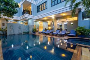 Piscina di Siem Reap Comforts Hostel o nelle vicinanze