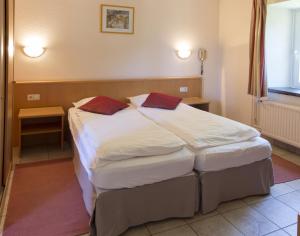 Voodi või voodid majutusasutuse Hotel Saint-Martin toas