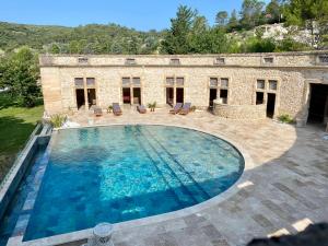 Swimmingpoolen hos eller tæt på Château de Fabiargues