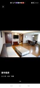 1 dormitorio con 2 camas y sala de estar en Morninginn, Lianyuan Furong Plaza en Lianyuan