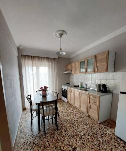 Konstantina's Center Apartment tesisinde mutfak veya mini mutfak