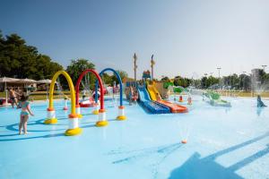 a water park with people playing in the water at Glamping Istrië in Fažana