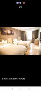 a hotel room with two beds and a window at Morninginn, Lianyuan Furong Plaza in Lianyuan