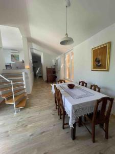 Χώρος καθιστικού στο Luxury Home By The Beach +26 φωτογραφίες