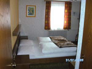 Postel nebo postele na pokoji v ubytování Gasthaus Waldhorn