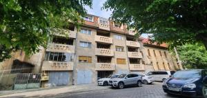 two cars parked in front of an apartment building at Dream Apartment Timisoara in Timişoara