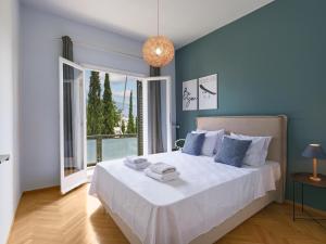 a bedroom with a bed with blue walls and a window at BeautIful apartment in Kolonaki in Athens