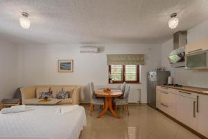 Η κουζίνα ή μικρή κουζίνα στο Apartments Hablando
