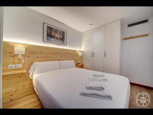 A bed or beds in a room at MONTLUDE de Alma de Nieve