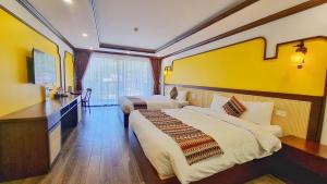 Giường trong phòng chung tại Le Chapa Hotel & Spa