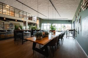 Glamping Schotsman餐厅或其他用餐的地方