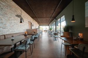 Glamping Schotsman餐厅或其他用餐的地方