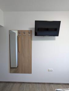 TV in/ali zabaviščno središče v nastanitvi Restaurace a penzion Gansberg