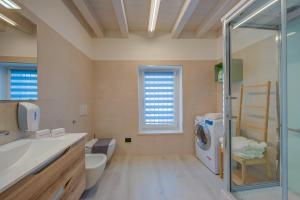 Koupelna v ubytování Tulipano Apt - Palazzo Palermo 1817 - Happy Rentals
