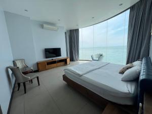 a bedroom with a bed and a view of the ocean at Nancy Tran Grand Strip Vung Tau Villa 9 in Vung Tau