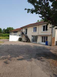 Budova, kde se apartmán nachází + 24 fotografií