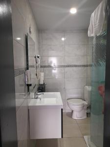 Ein Badezimmer in der Unterkunft Hotel Albergo