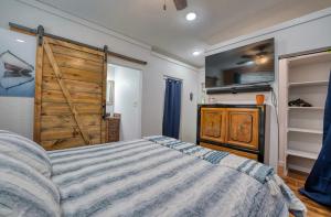 Gallery image of Blue Bungalow Lake Hamilton in Hot Springs +9 photos