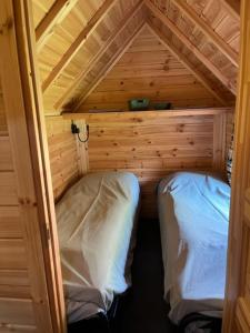 Postel nebo postele na pokoji v ubytování Finse Kota Nummer49