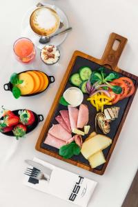 Jedlo v ubytovaní bed & breakfast alebo blízkom okolí