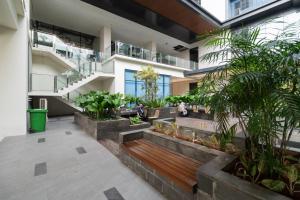 Κήπος έξω από το RedLiving Apartemen Evenciio - Ens Room