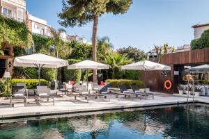 Bazén v ubytovaní Hotel Medium Sitges Park alebo v jeho blízkosti