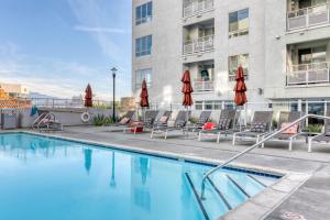 The swimming pool at or close to Downtown Studio w Pool Gym nr Broad Museum LAX-601