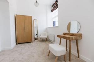 Gallery image ng BOBBIN ROW - Grade 2 Listed Property with a Beautiful Design with Access to Leeds sa Leeds