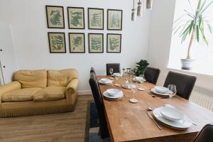 Seating area sa BOBBIN ROW - Grade 2 Listed Property with a Beautiful Design with Access to Leeds
