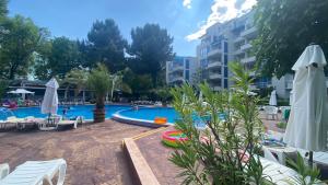 The swimming pool at or close to Bratanov Excelsior Apartment