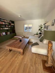 a living room with a couch and a coffee table at Superbe duplex à 5 min de la plage in Torreilles